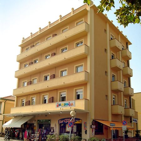 Residence Carioca Rimini Exteriör bild